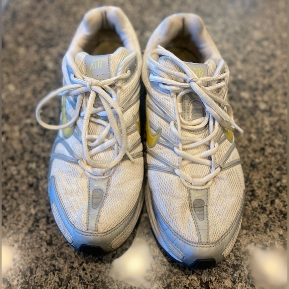 Nike Tennis Shoes - Picture 3 of 6